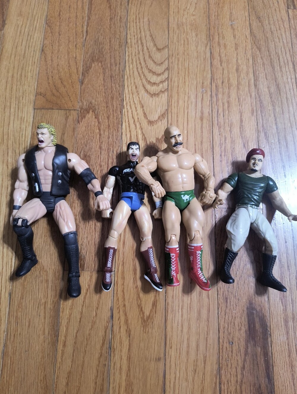 Lot of 4 WWELot of 4 WWE 1998-2004 wrestling men 1998-2004 wrestling men figures